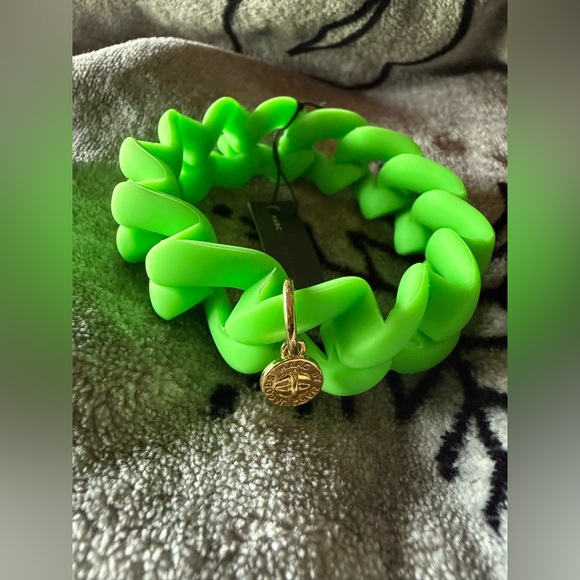 Marc by Marc Jacobs Vibrant Green Bracelet w/ Gold Charm- NWT - Picture 3 of 3